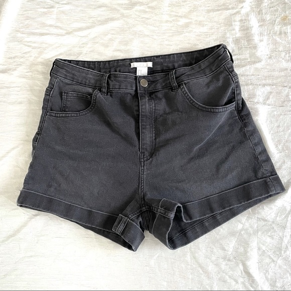 ❤️‍🔥3/$22❤️‍🔥 H&M high rise faded black / dark grey jean shorts - Picture 1 of 7